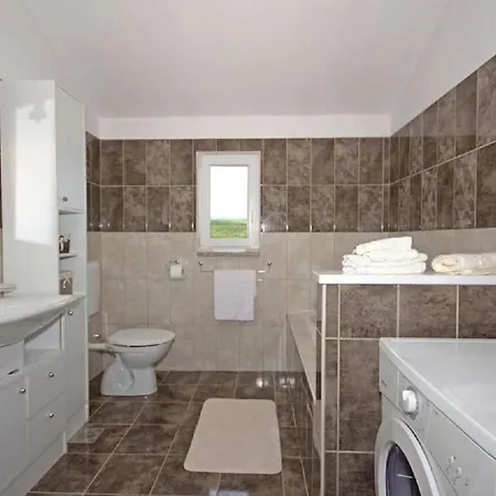 Apartment In Sajini Mit Garten, Grill Und Gemeinsamem Pool *