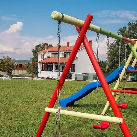 In Sajini Mit Garten, Grill Und Gemeinsamem Pool Apartman *