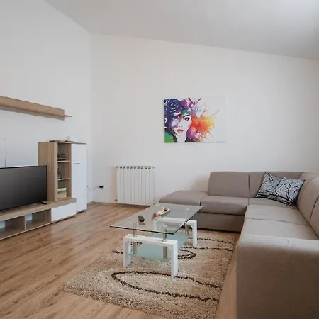 Apartment In Sajini Mit Garten, Grill Und Gemeinsamem Pool Barban